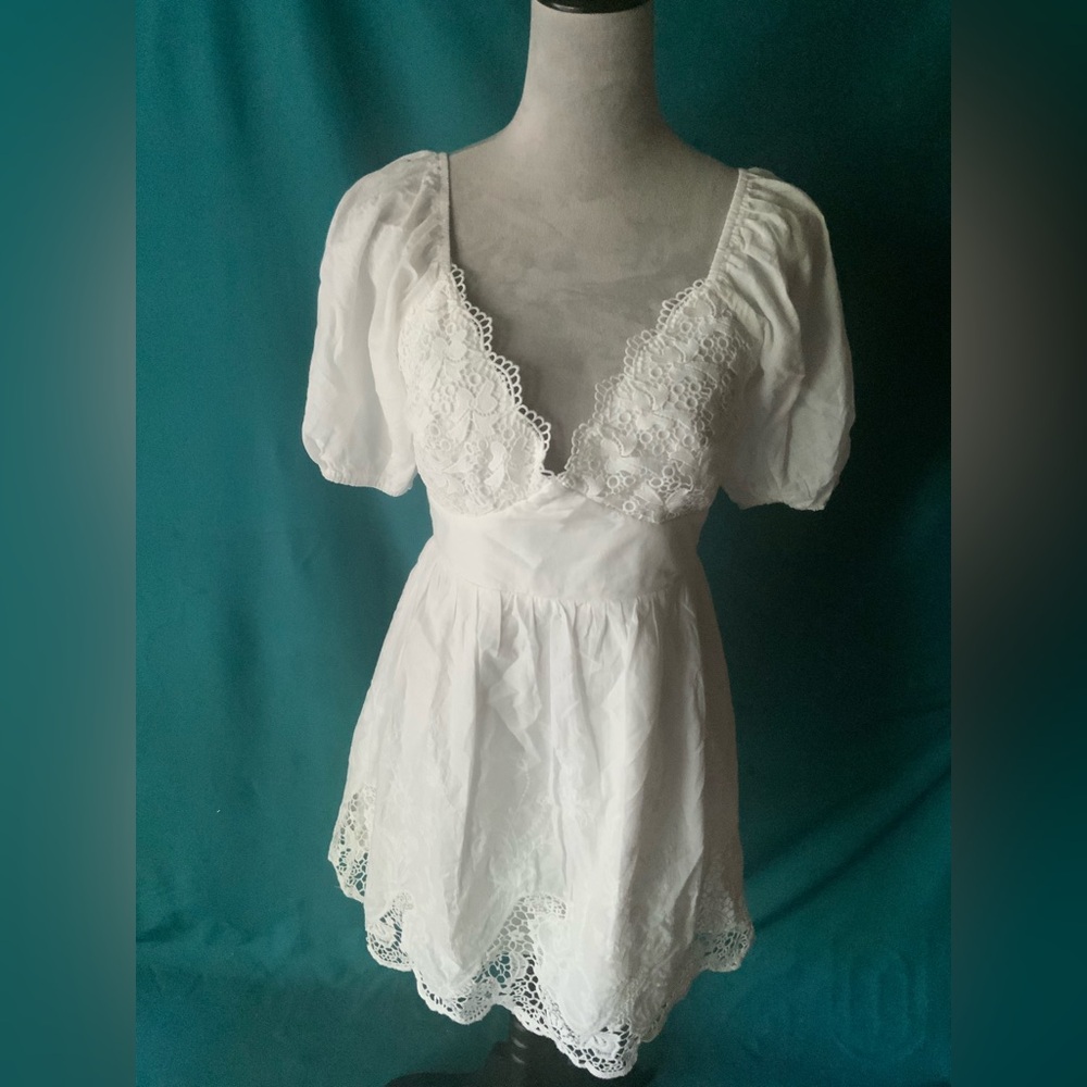 Selfie Leslie White Lace Mini Dress